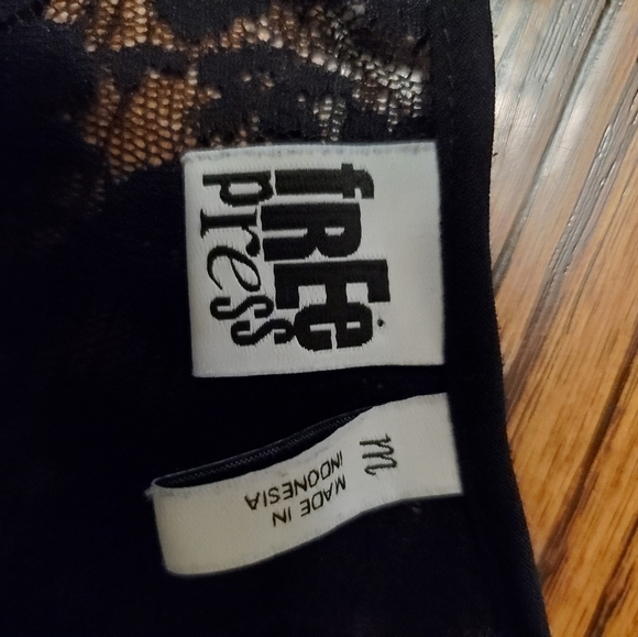 Free Press Women's Sleeveless Lace Accented Top - Picture 9 of 9